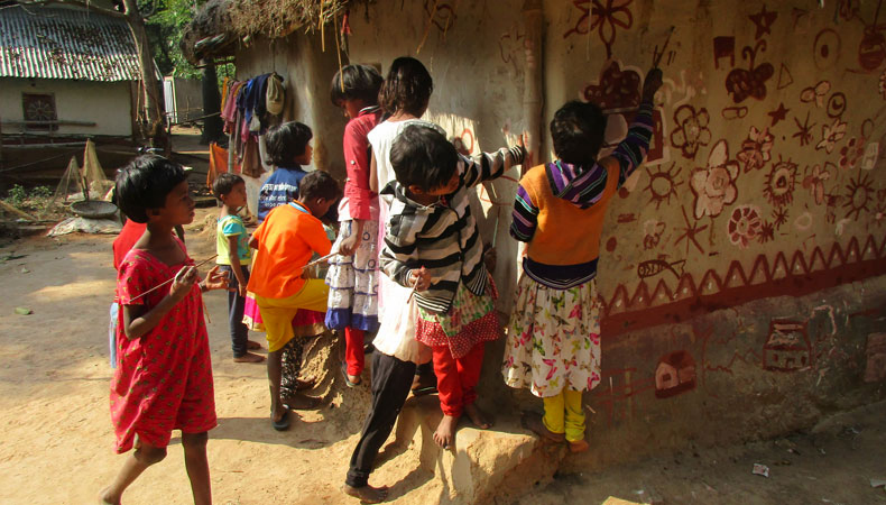 ‘Exploring the Santhal’s (Tribe) Story’_ A collaboration with Santhali children Mud on Mud wall _ Village Pearsonpalli, Santiniketan, West Bengal, India _ 2017