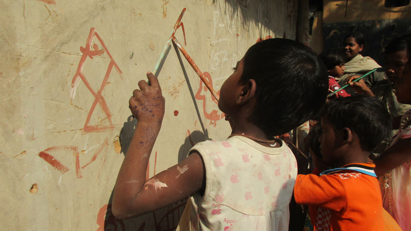 ‘Exploring the Santhal’s (Tribe) Story’_ A collaboration with Santhali children Mud on Mud wall _ Village Pearsonpalli, Santiniketan, West Bengal, India _ 2017